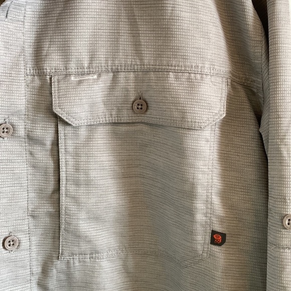 Mountain Hardwear Grey Button Down Shirt - Picture 3 of 6